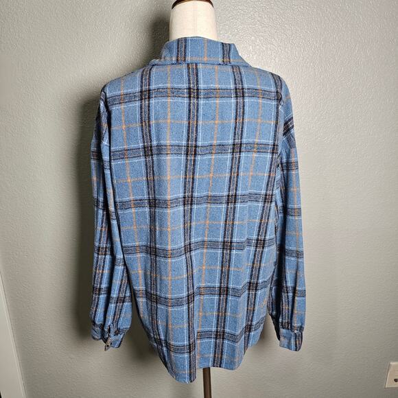BKE Boyfriend Thick but Soft Boxy Fit Button Up Flannel Lg PTP 23 Length 26 - Picture 5 of 10